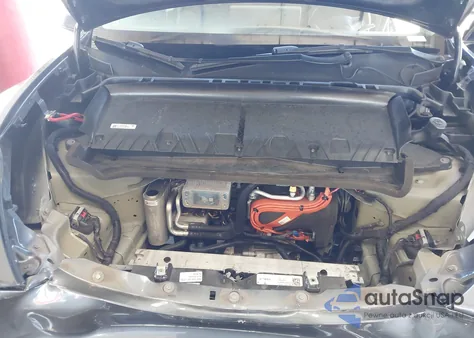 2022 Tesla Model Y Performance Dual Motor All-Wheel Drive z USA, uszkodzony, nr VIN 7SAYGDEF1NF463697